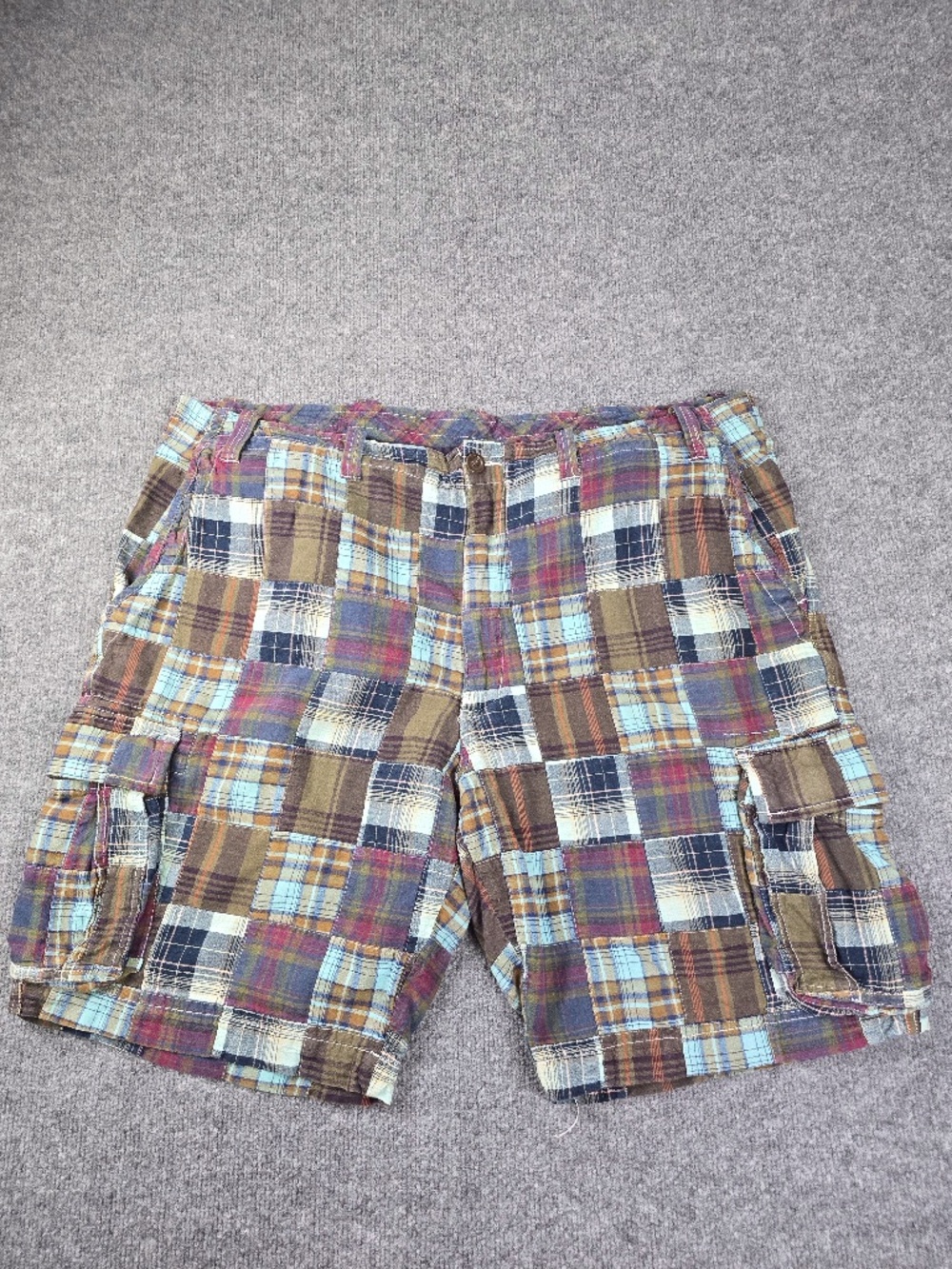 Roundtree & Yorke Patchwork Madras Cargo Shorts Men's 44 (10" Inseam)